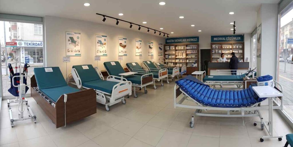 Medikal bir mağazada teşhir edilen havalı yatak